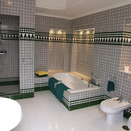 Alhambra Hotel 2*