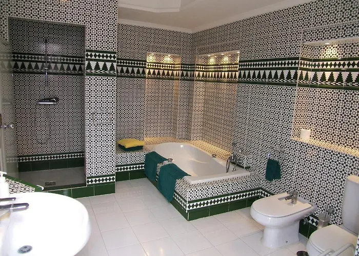 Alhambra Hotel 2*
